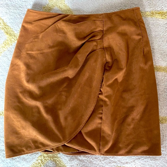 A&F Vegan Suede Mini Skirt - Picture 4 of 4